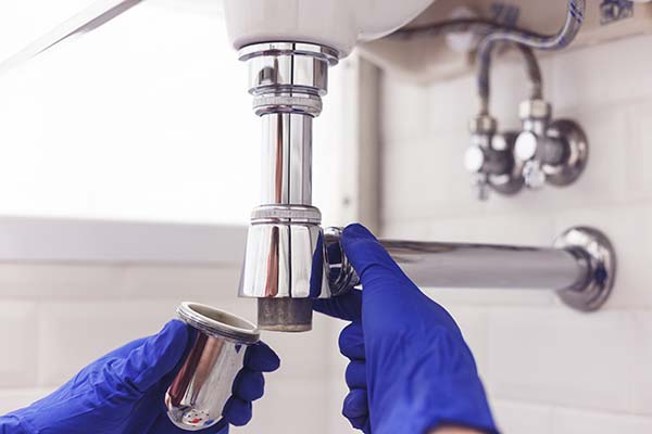 Plumber Blackpool - Cleaning and unblocking drain - fixing sink pipe